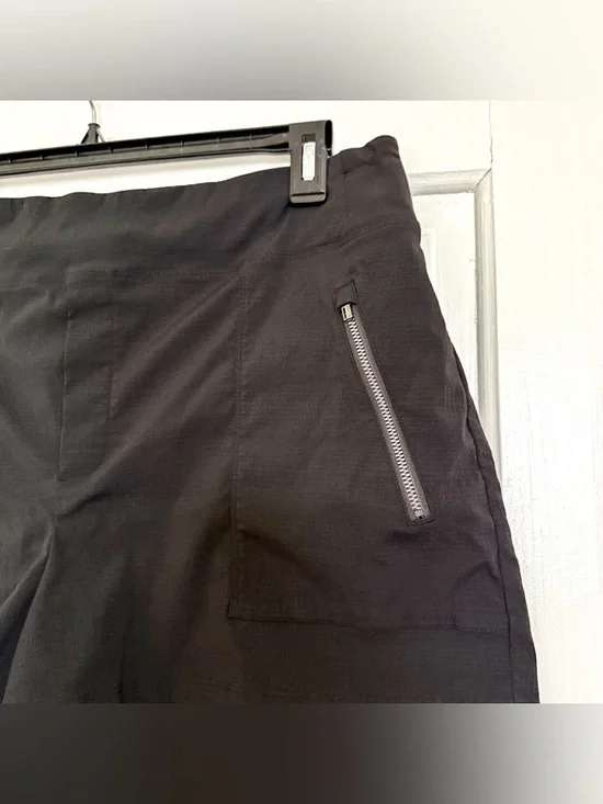 Athleta Trekkie North Mid Rise Short - Picture 5 of 9